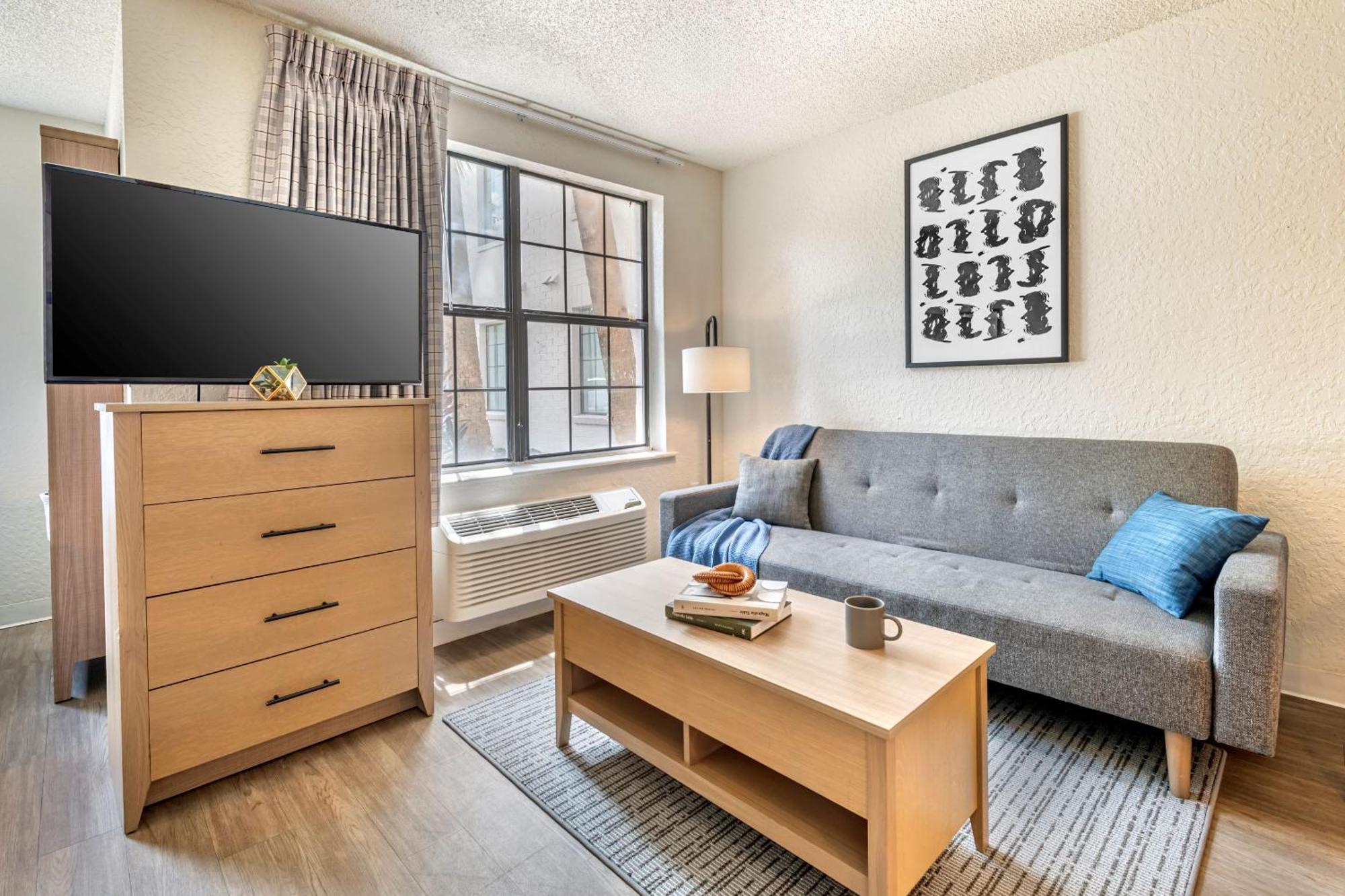 Hotel Intown Extended La